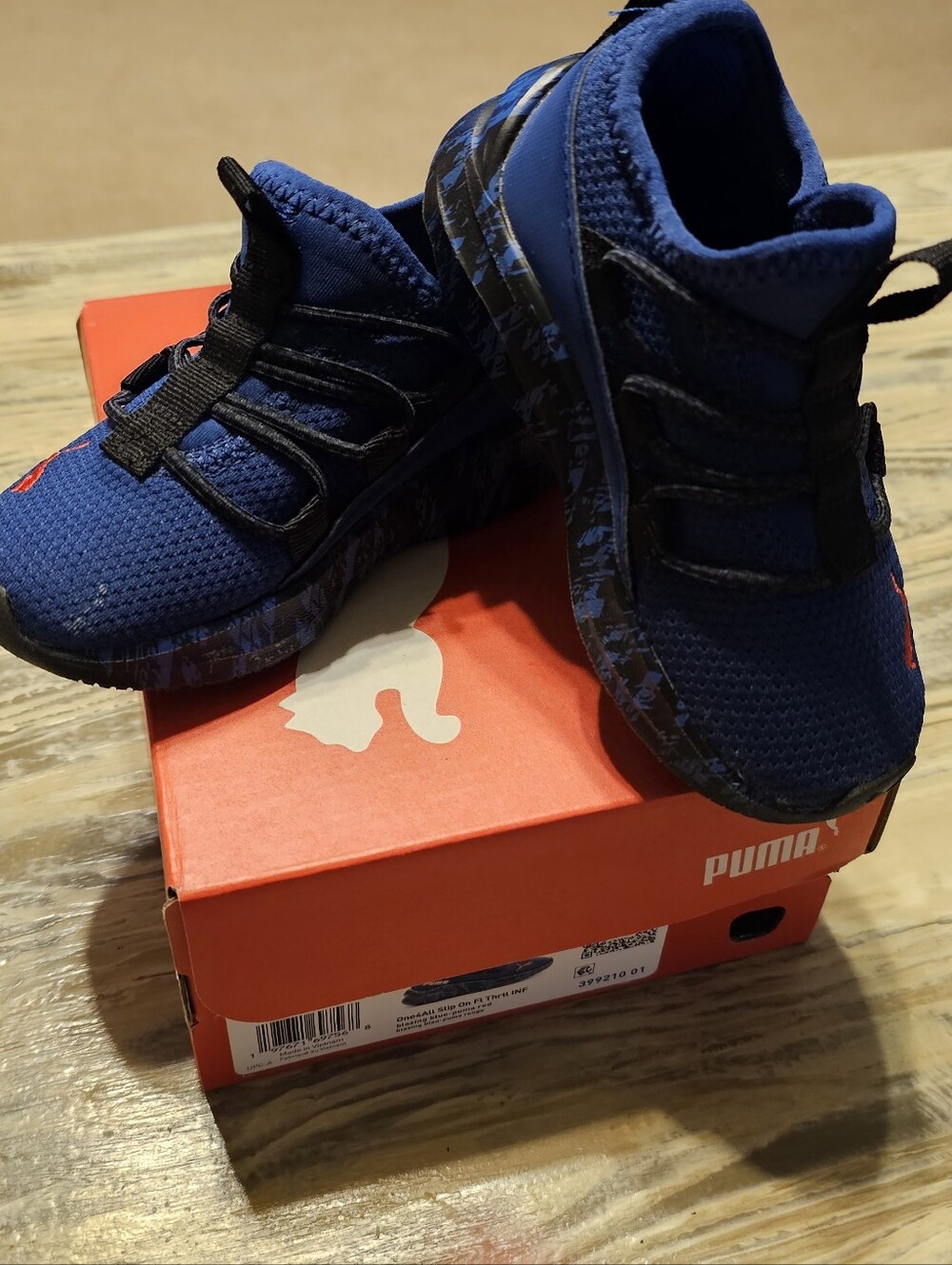 Puma Navy Blue Toddler Athletic Sneakers with Black Accents. 6C